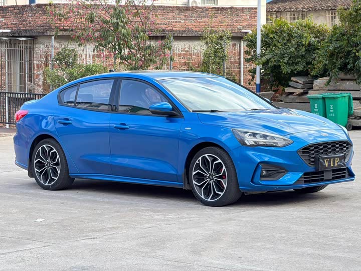 Фото 3 - Ford Focus