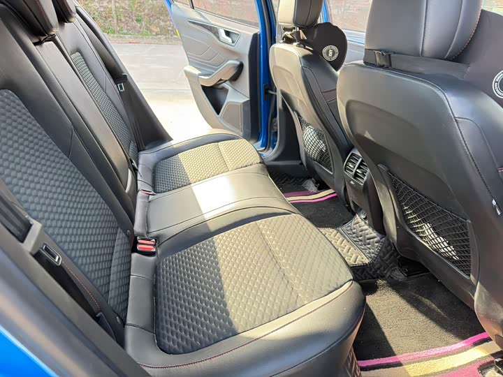 Фото 6 - Ford Focus