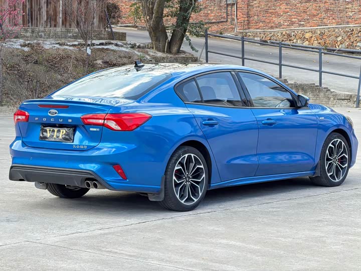 Фото 7 - Ford Focus