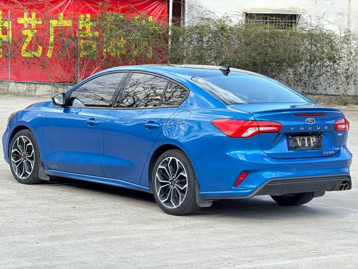 Фото 9 - Ford Focus