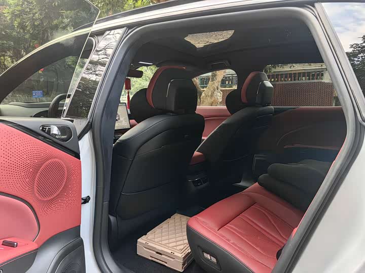 Фото 6 - Zeekr 007 GT