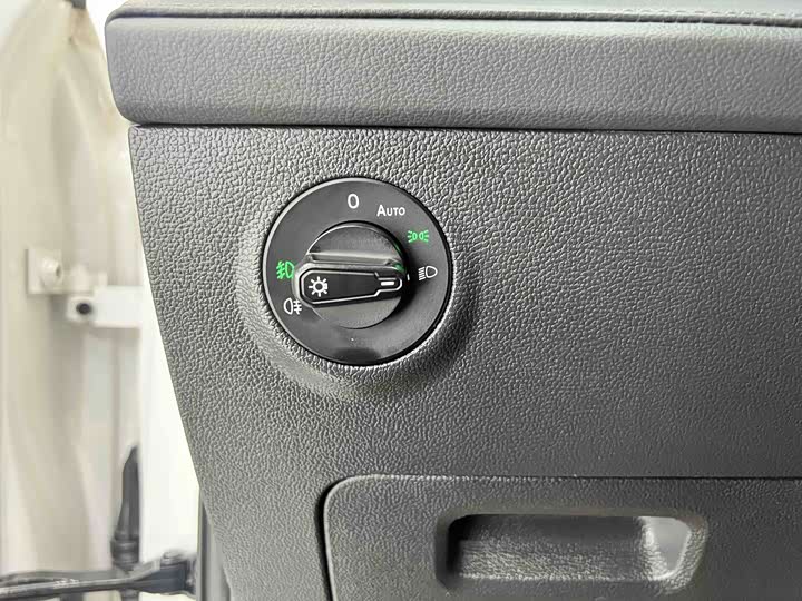 Фото 8 - Volkswagen Tharu