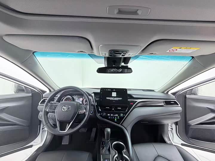 Фото 5 - Toyota Camry