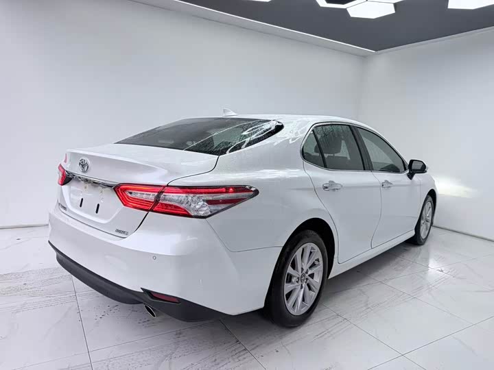 Фото 7 - Toyota Camry