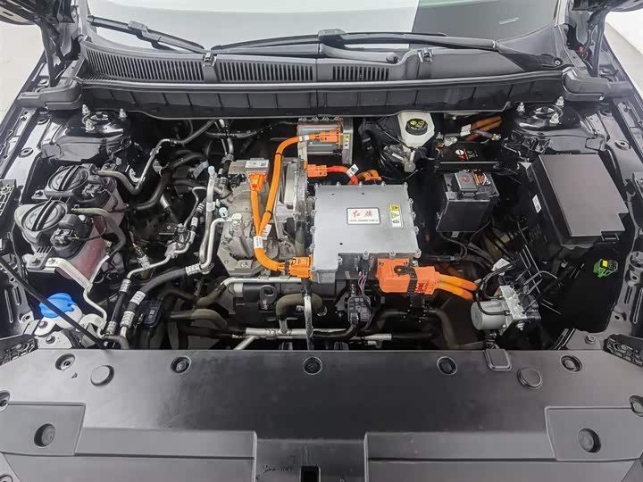 Фото 6 - Hongqi E-QM5