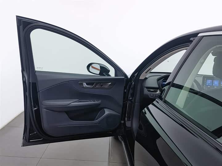 Фото 8 - Hongqi E-QM5