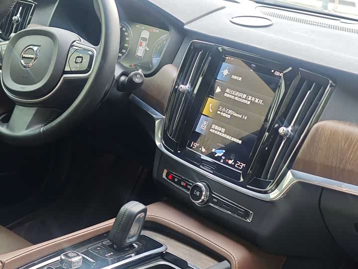 Фото 9 - Volvo V90
