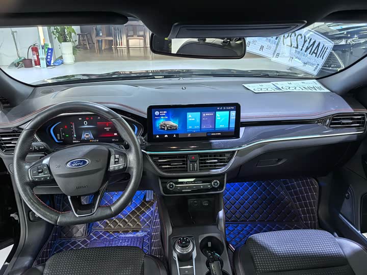 Фото 2 - Ford Focus