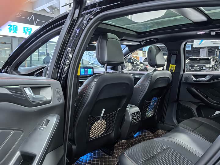 Фото 3 - Ford Focus