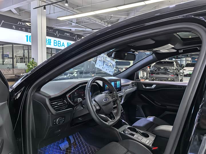 Фото 5 - Ford Focus