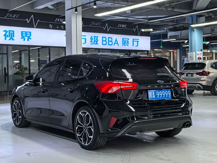 Фото 8 - Ford Focus