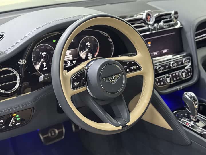 Фото 9 - Bentley Bentayga