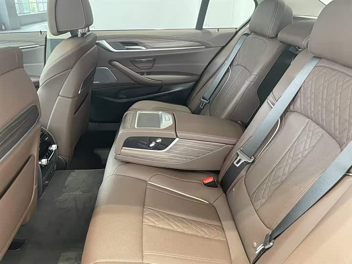 Фото 9 - BMW 5 Series