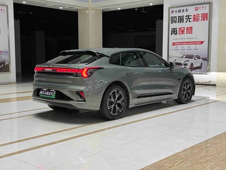 Фото 6 - Zeekr 001