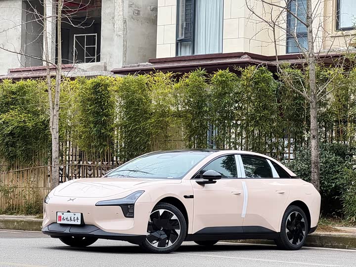 Фото 1 - XPeng Mona M03