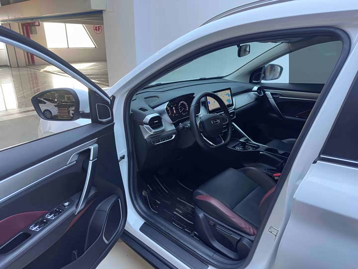 Фото 9 - Geely Coolray