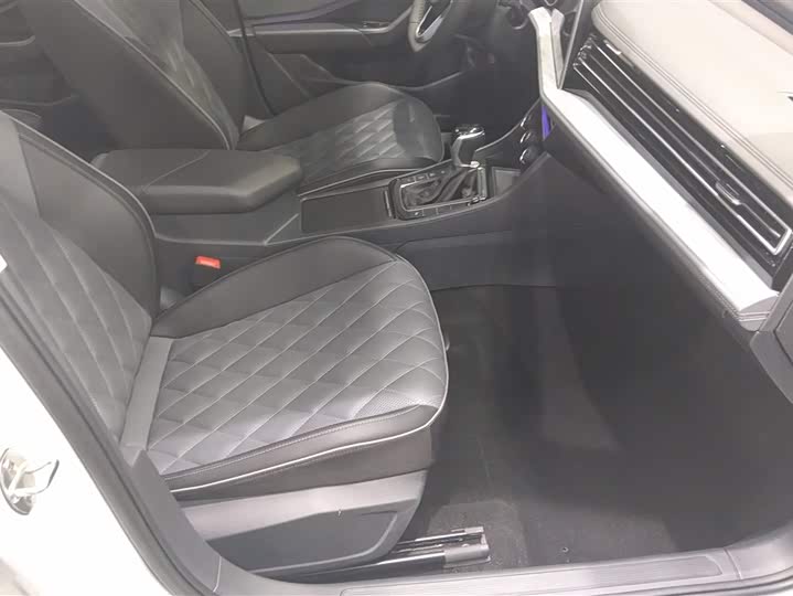 Фото 8 - Volkswagen Sagitar L