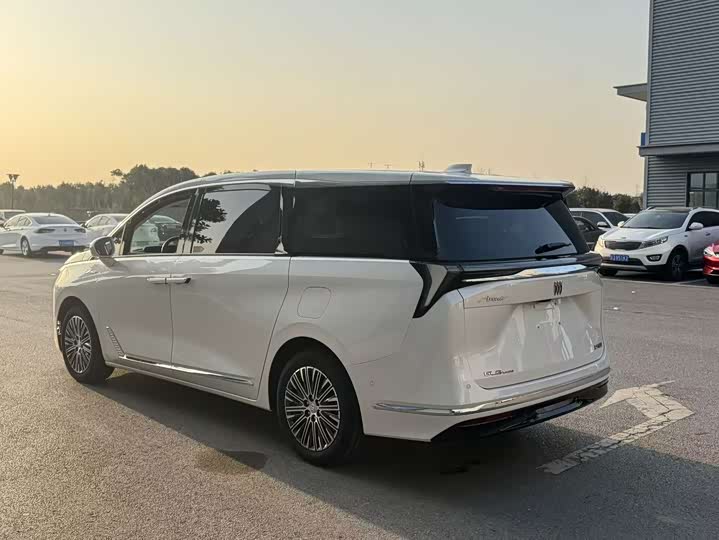 Фото 7 - Buick GL8 Hybrid