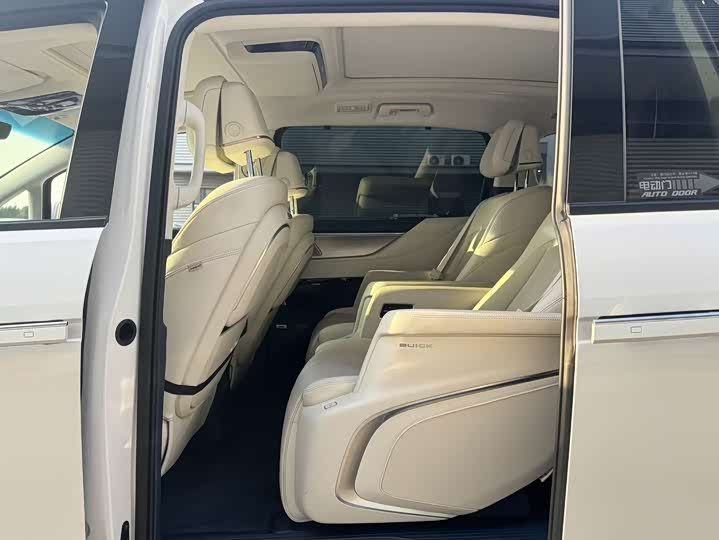 Фото 8 - Buick GL8 Hybrid