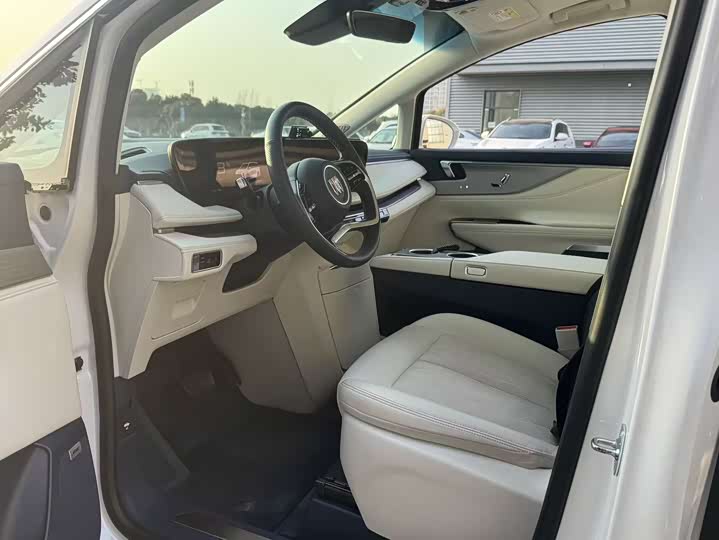 Фото 9 - Buick GL8 Hybrid