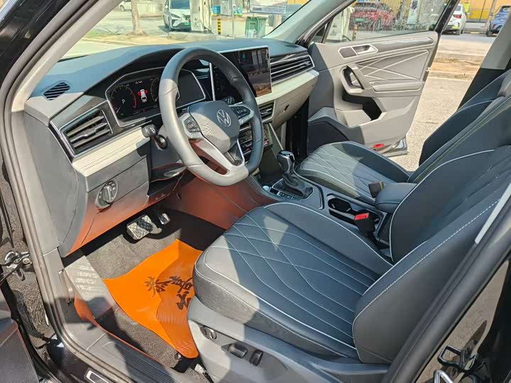 Фото 4 - Volkswagen Tiguan L Pro