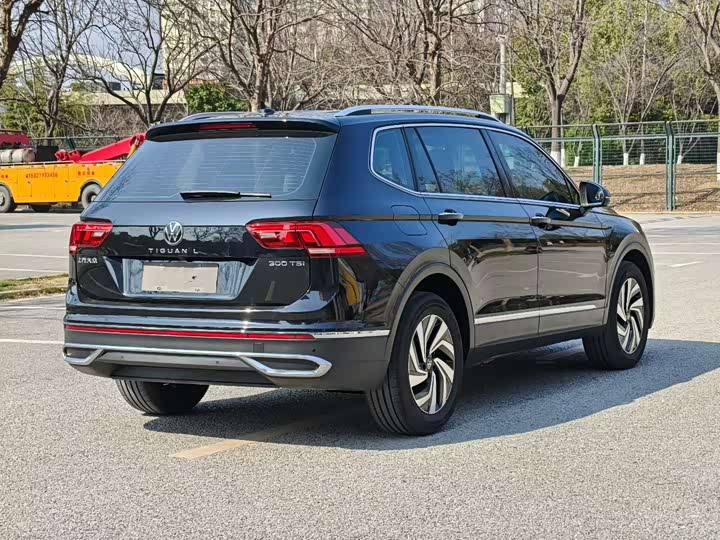 Фото 9 - Volkswagen Tiguan L Pro