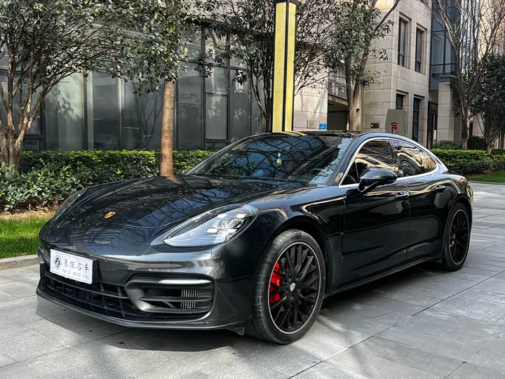 Фото 1 - Porsche Panamera