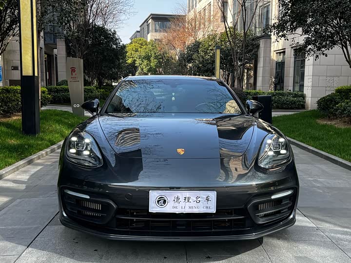 Фото 2 - Porsche Panamera