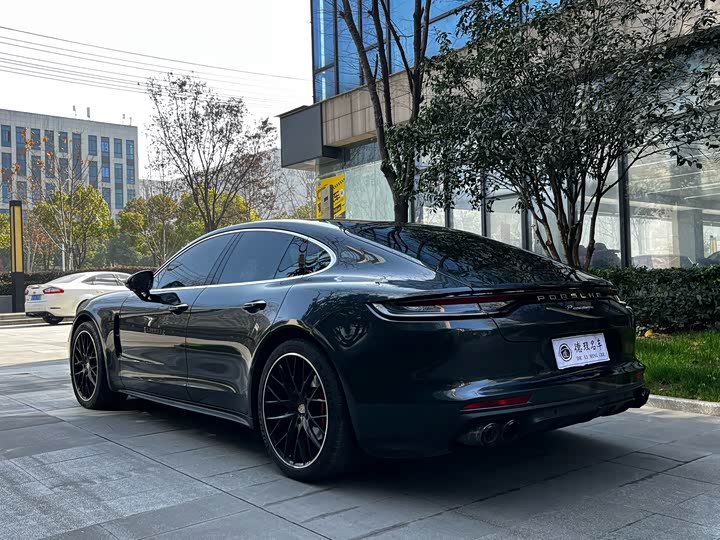 Фото 3 - Porsche Panamera