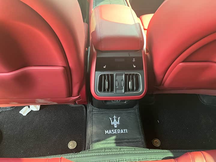 Фото 8 - Maserati Grecale