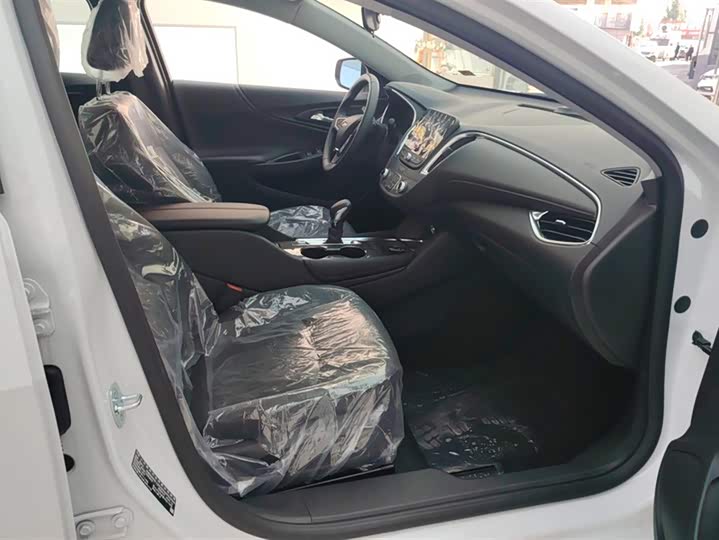 Фото 8 - Chevrolet Malibu XL