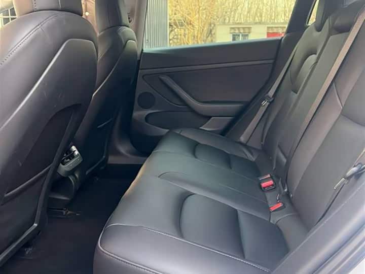 Фото 6 - Tesla Model 3