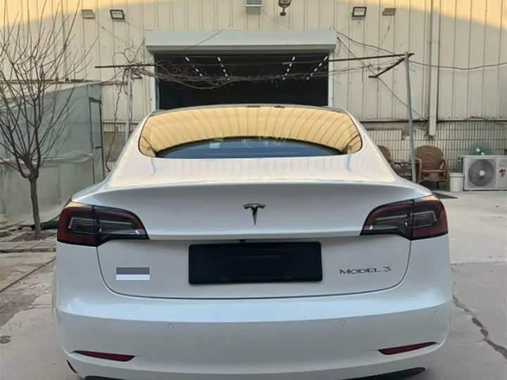 Фото 9 - Tesla Model 3