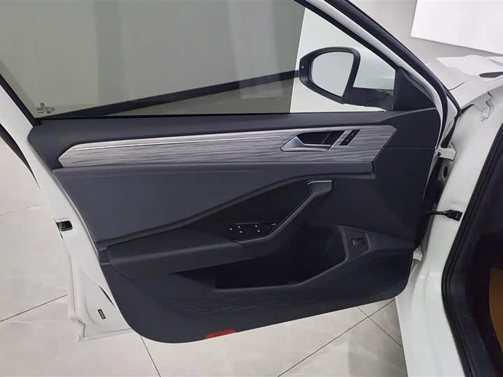 Фото 7 - Volkswagen Sagitar L