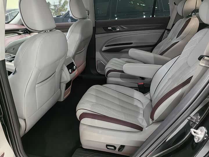 Фото 8 - Ford Equator