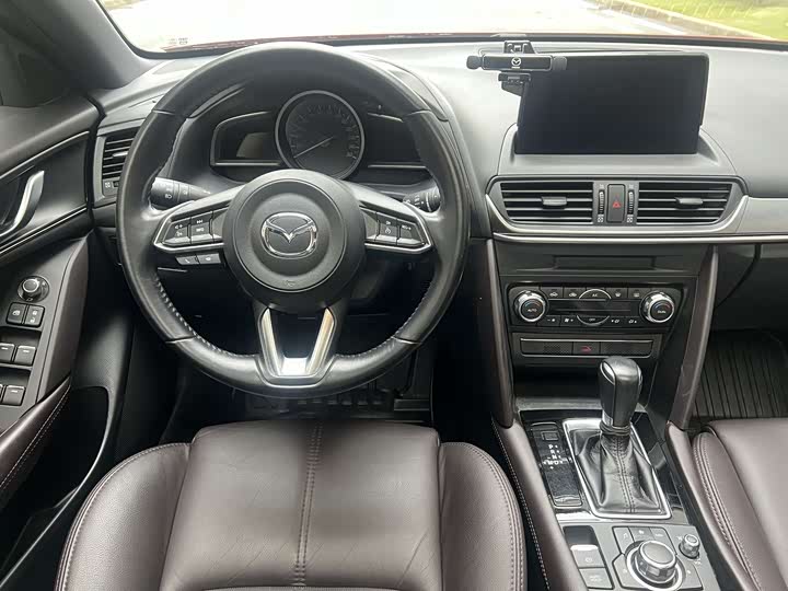 Фото 7 - Mazda CX-4