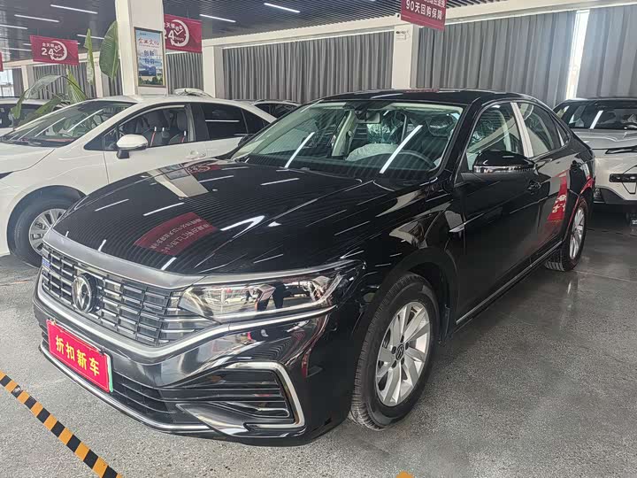 Фото 2 - Volkswagen Passat Hybrid