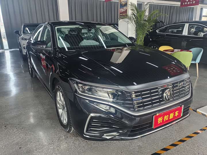 Фото 3 - Volkswagen Passat Hybrid