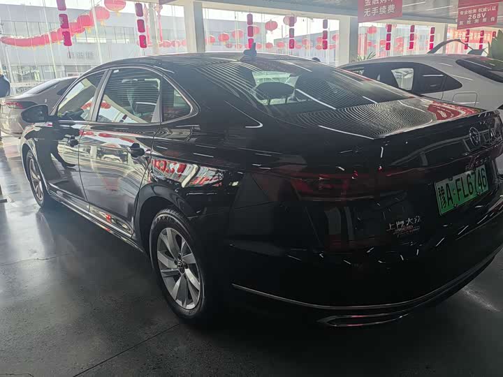 Фото 5 - Volkswagen Passat Hybrid