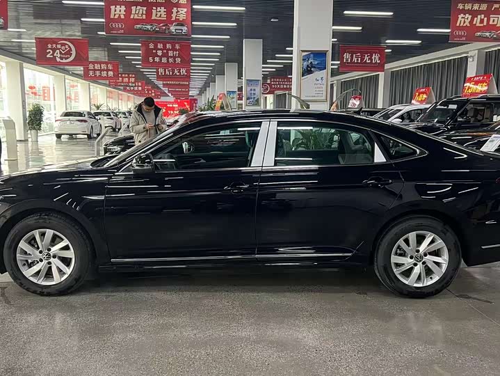 Фото 8 - Volkswagen Passat Hybrid