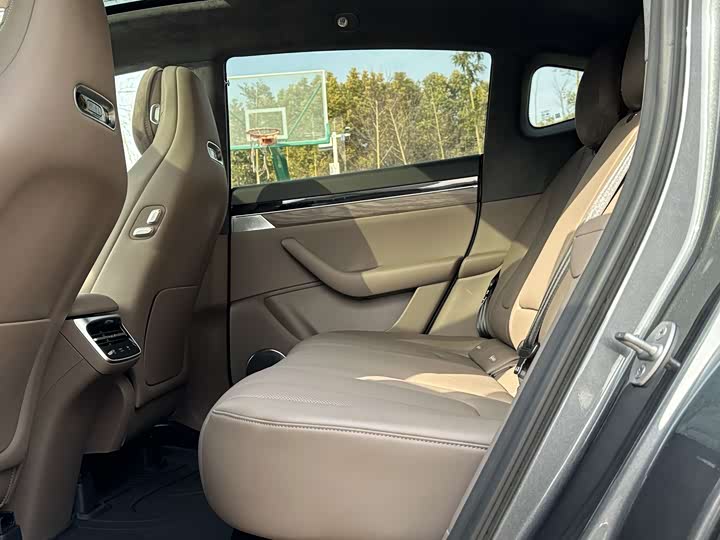 Фото 7 - Luxeed R7