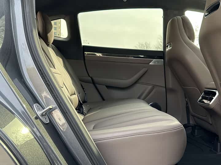 Фото 9 - Luxeed R7