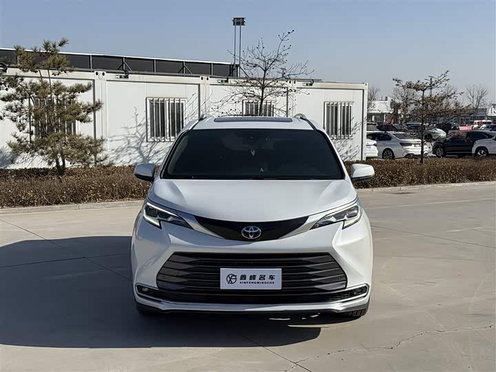 Фото 2 - Toyota Sienna