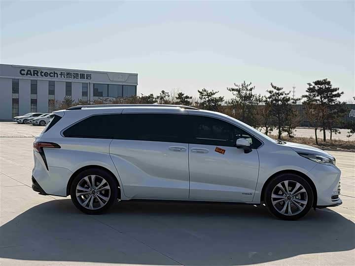 Фото 3 - Toyota Sienna