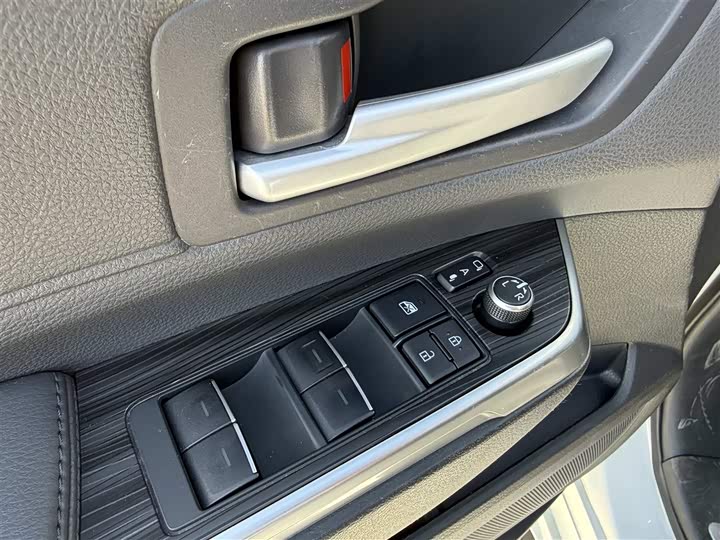 Фото 8 - Toyota Sienna