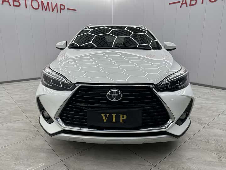 Photo 3 - Toyota Yaris L Hatchback