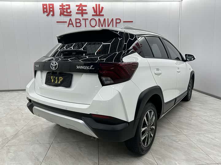 Photo 7 - Toyota Yaris L Hatchback