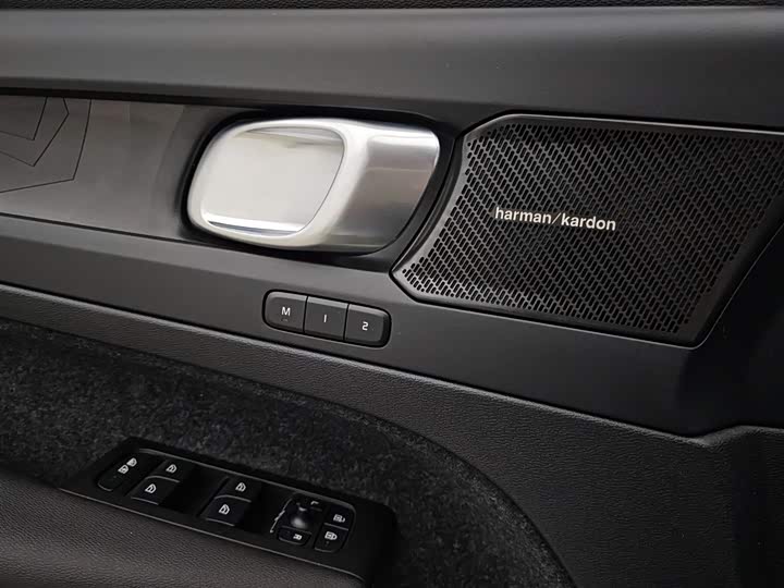 Фото 9 - Volvo XC40 EV