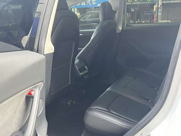 Фото 6 - Tesla Model Y