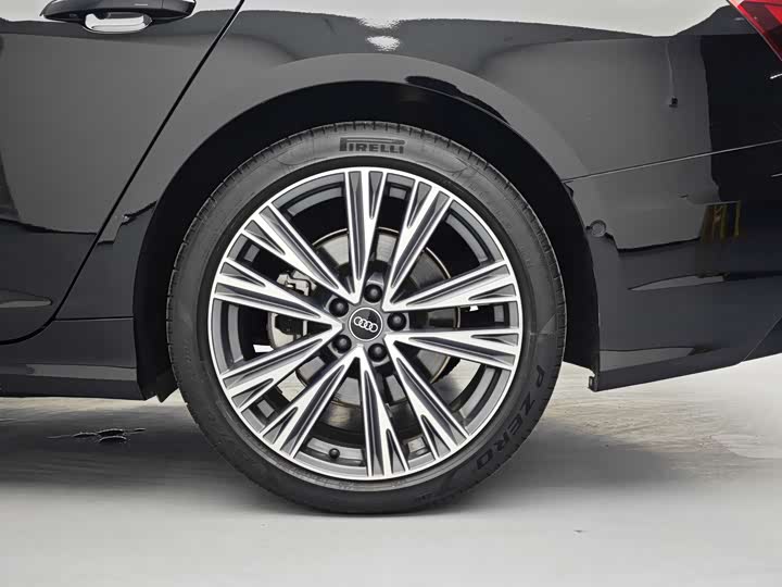 Фото 6 - Audi A6L